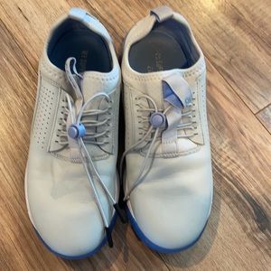 Clove nursing shoes